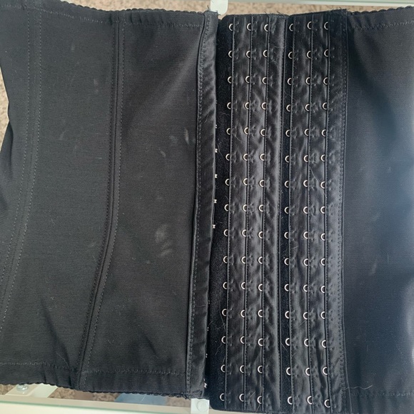 Waist Trainers Various Sizes - Picture 5 of 9